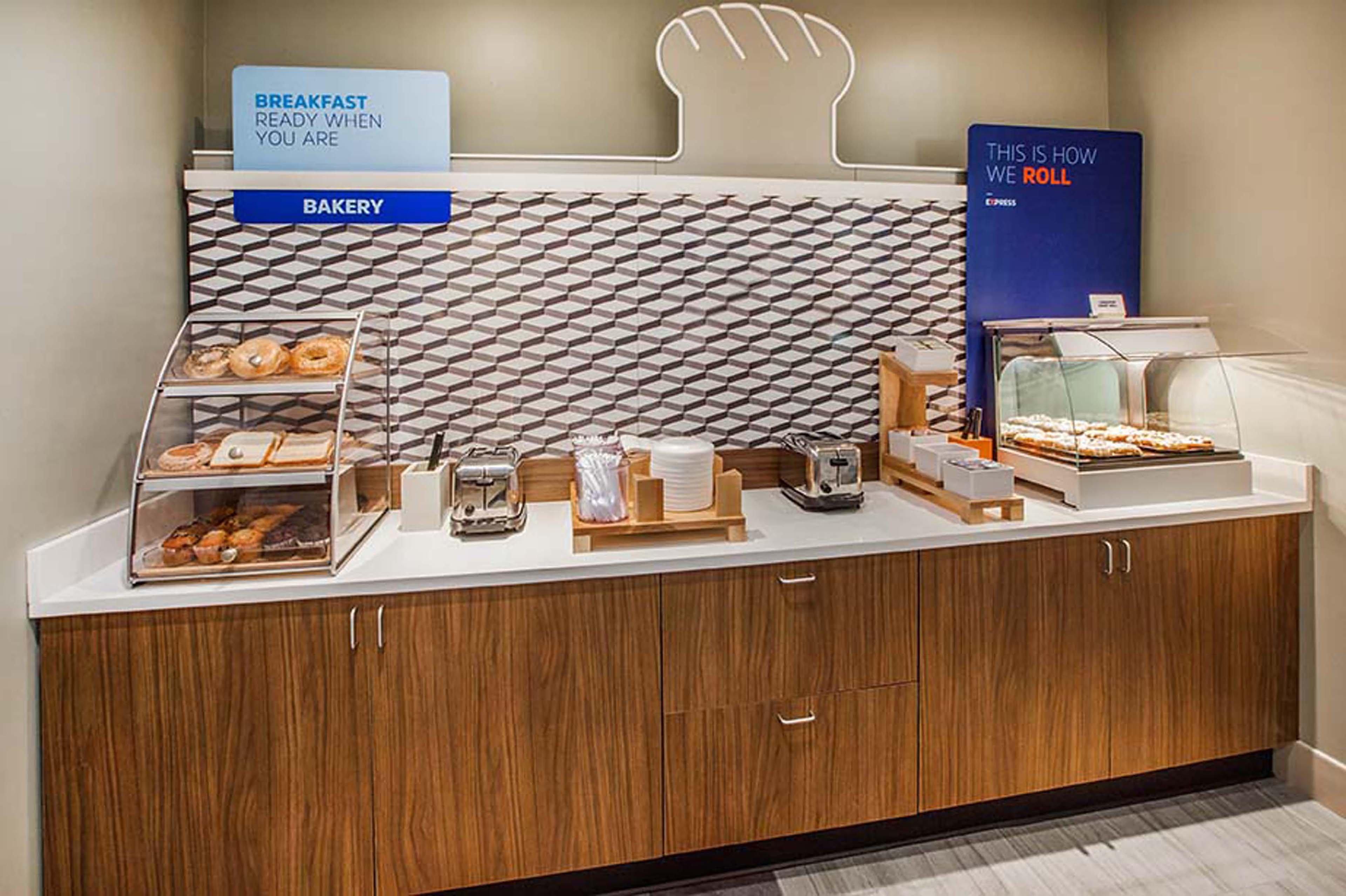 Holiday Inn Express Hotel & Suites Wichita Northeast By Ihg Exteriör bild