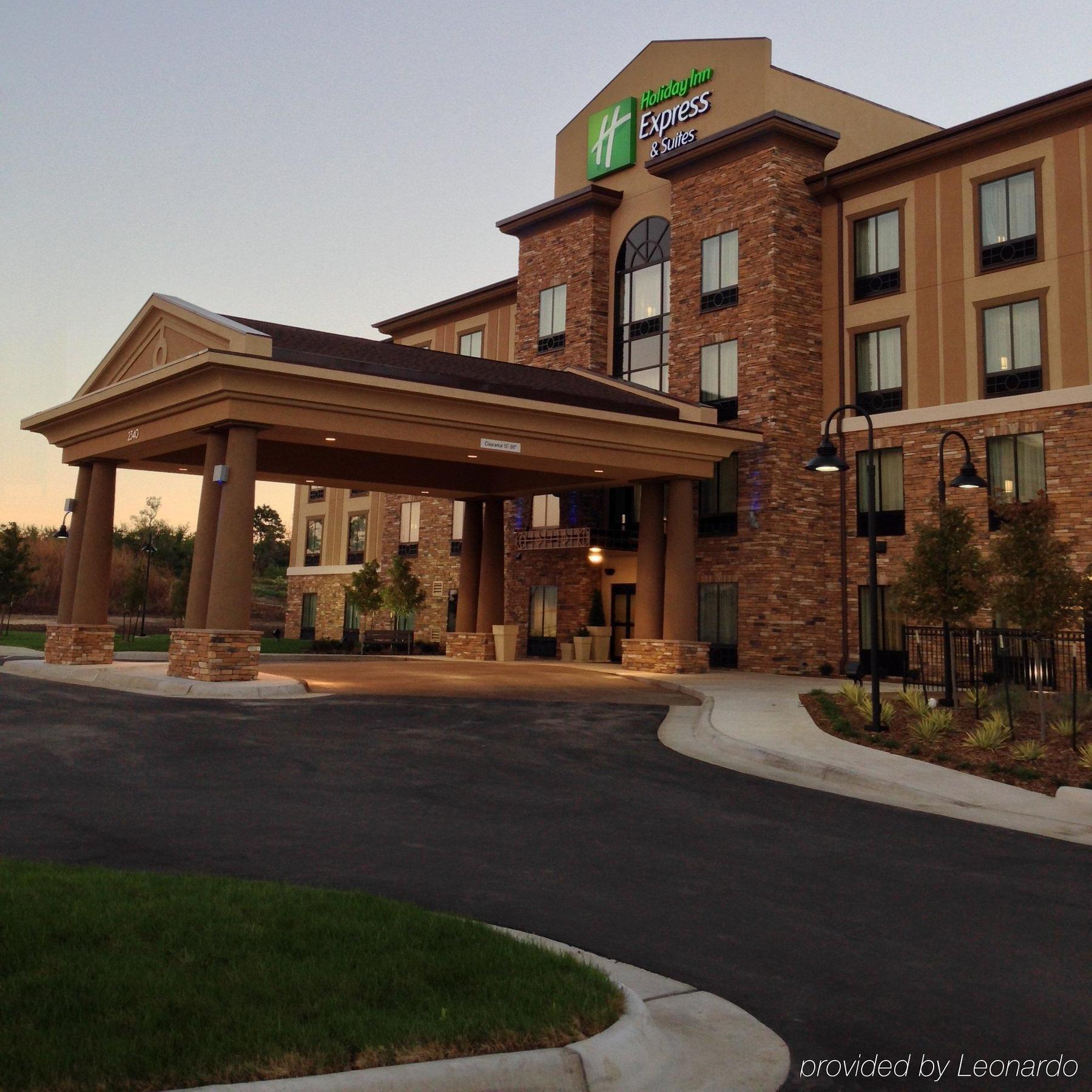 Holiday Inn Express Hotel & Suites Wichita Northeast By Ihg Exteriör bild