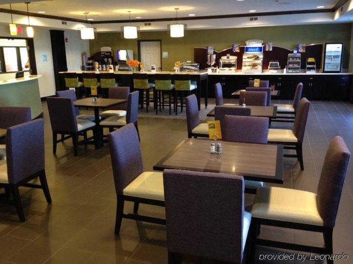 Holiday Inn Express Hotel & Suites Wichita Northeast By Ihg Exteriör bild