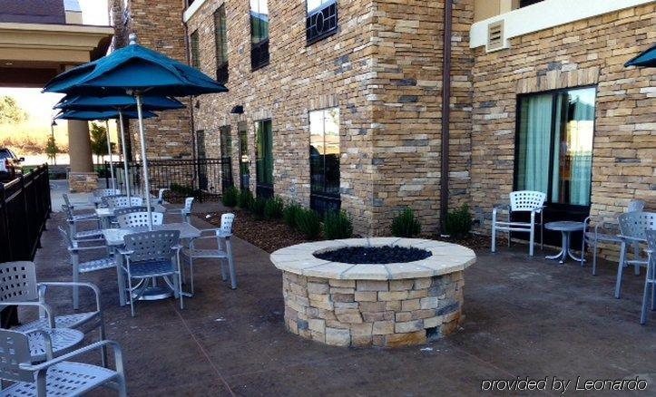 Holiday Inn Express Hotel & Suites Wichita Northeast By Ihg Exteriör bild
