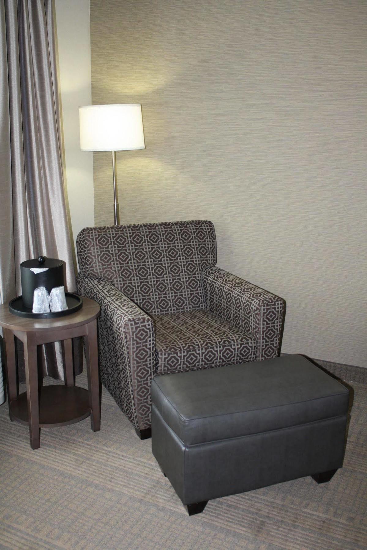 Holiday Inn Express Hotel & Suites Wichita Northeast By Ihg Exteriör bild